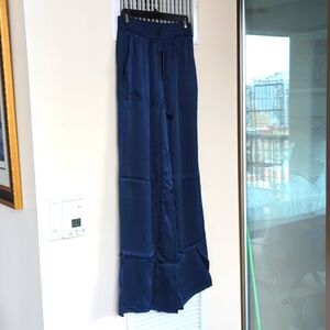 Krisa size medium nwt navy wide leg pants